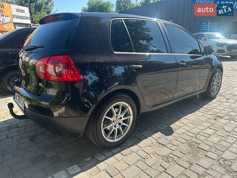 Хетчбек Volkswagen Golf 2005 в Покрові