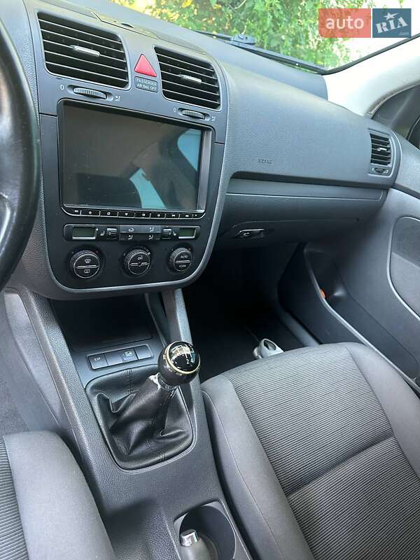 Хетчбек Volkswagen Golf 2005 в Покрові