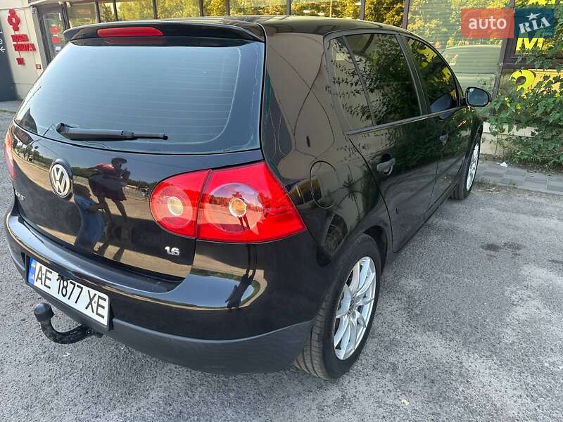 Хетчбек Volkswagen Golf 2005 в Покрові