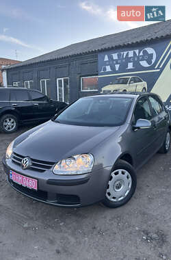 Хетчбек Volkswagen Golf 2005 в Ніжині