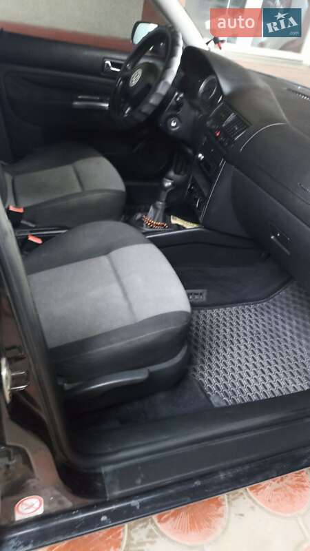 Хетчбек Volkswagen Golf 2003 в Дніпрі