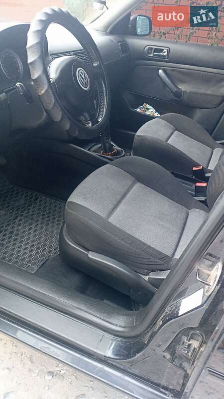 Хетчбек Volkswagen Golf 2003 в Дніпрі