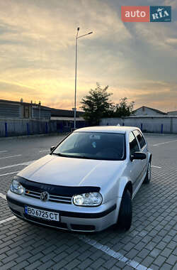 Хетчбек Volkswagen Golf 2002 в Тернополі