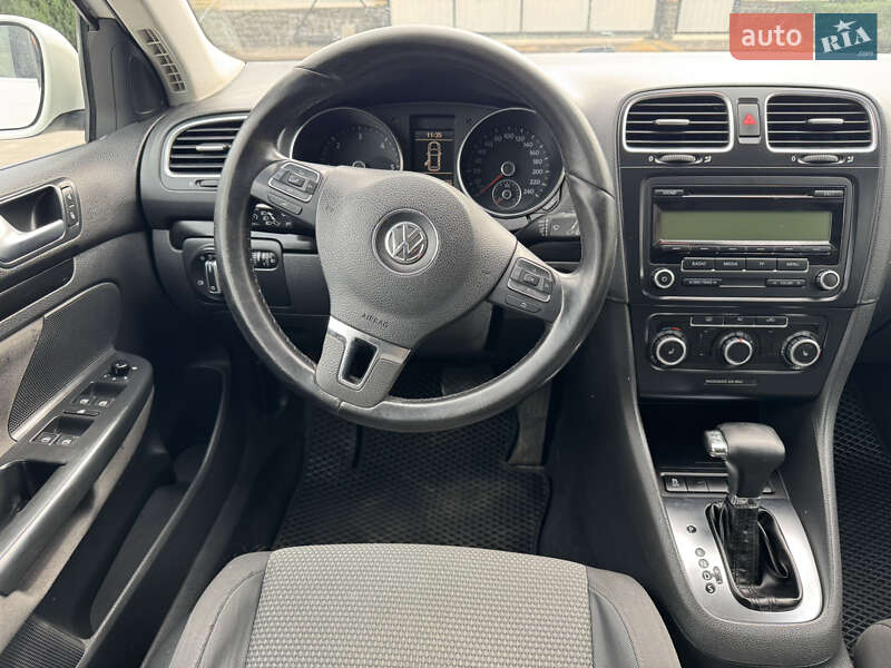 Универсал Volkswagen Golf 2010 в Киеве