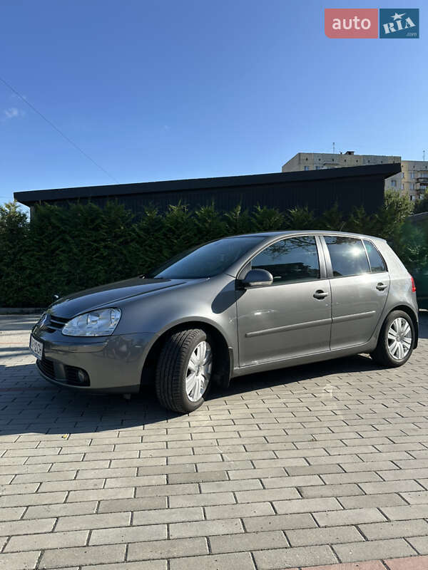 Хэтчбек Volkswagen Golf 2008 в Ужгороде