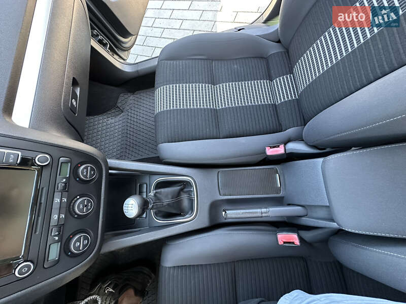 Хэтчбек Volkswagen Golf 2008 в Ужгороде