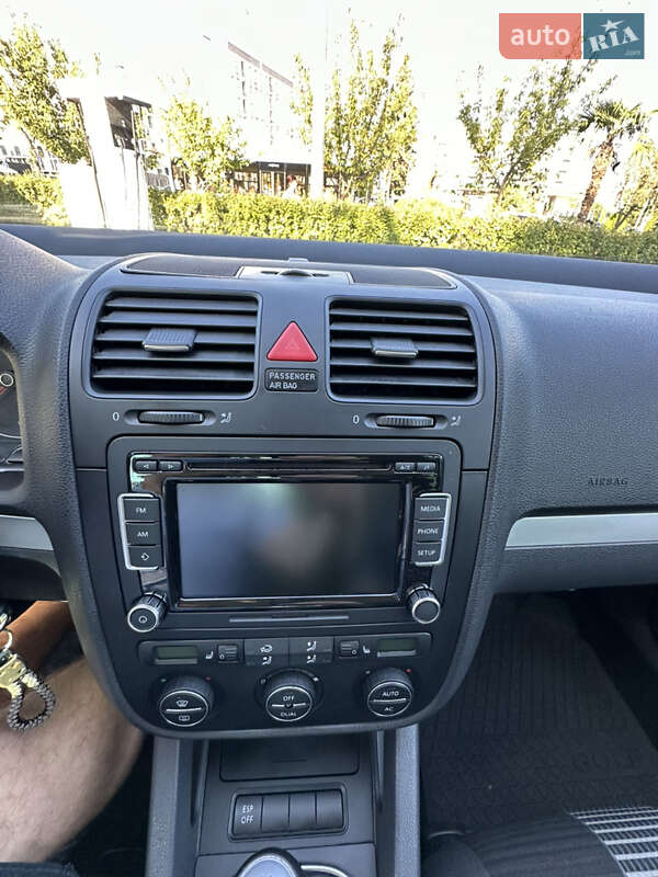 Хэтчбек Volkswagen Golf 2008 в Ужгороде