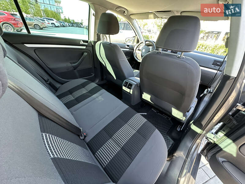 Хэтчбек Volkswagen Golf 2008 в Ужгороде