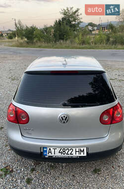 Хетчбек Volkswagen Golf 2005 в 