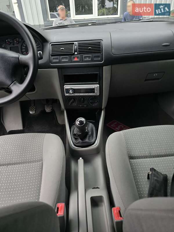 Універсал Volkswagen Golf 2003 в Сумах