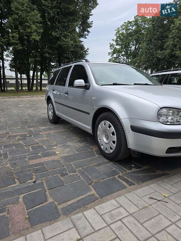 Універсал Volkswagen Golf 2003 в Сумах