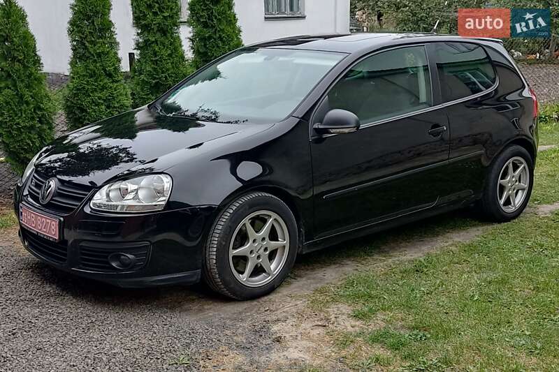 Хетчбек Volkswagen Golf 2006 в Кілках