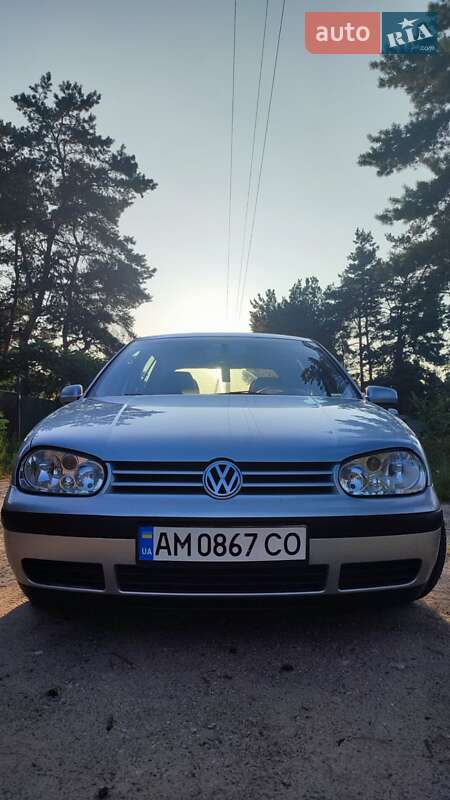 Хэтчбек Volkswagen Golf 2002 в Житомире