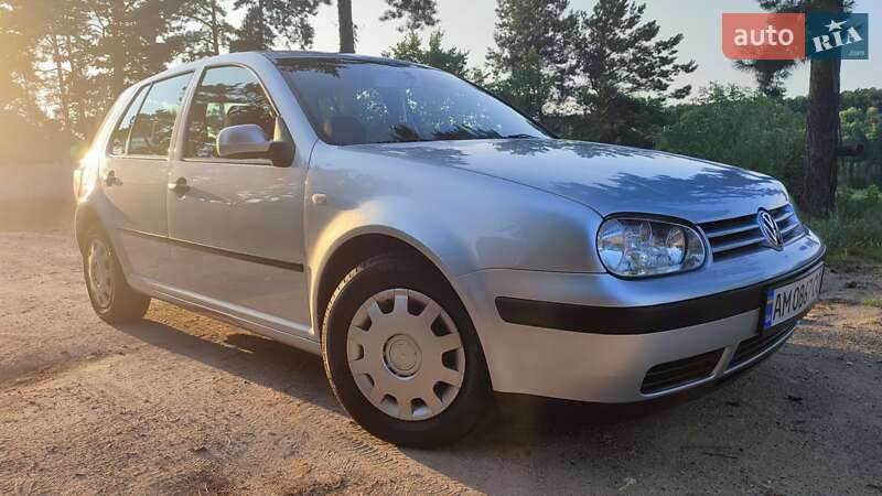 Хэтчбек Volkswagen Golf 2002 в Житомире