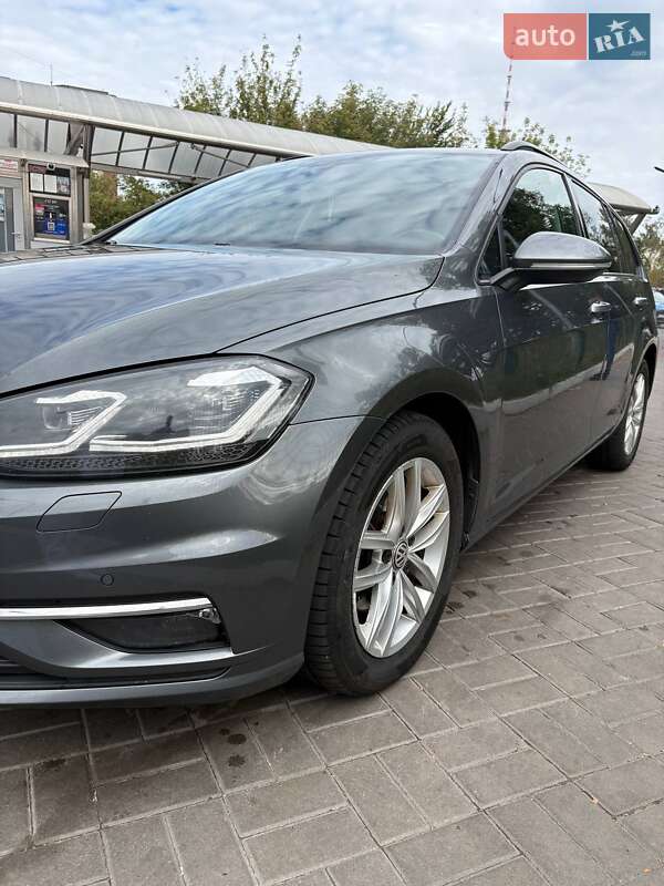 Універсал Volkswagen Golf 2017 в Києві