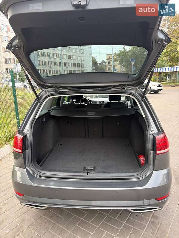 Універсал Volkswagen Golf 2017 в Києві