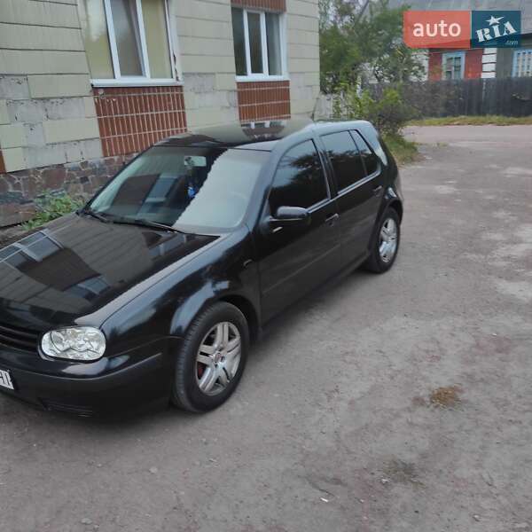Хэтчбек Volkswagen Golf 2001 в Овруче