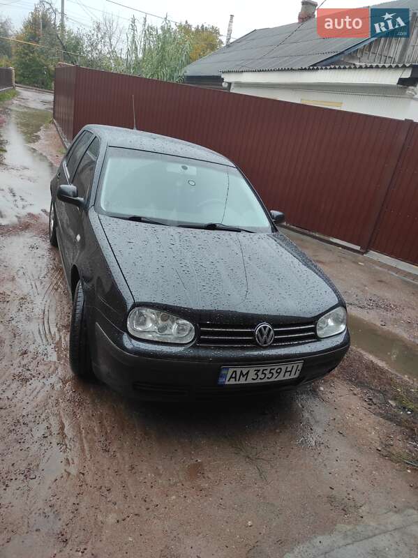 Хэтчбек Volkswagen Golf 2001 в Овруче