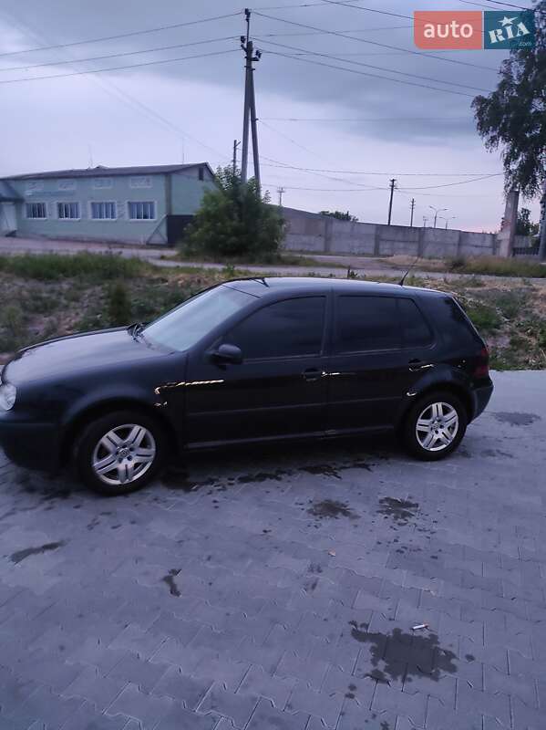 Хэтчбек Volkswagen Golf 2001 в Овруче
