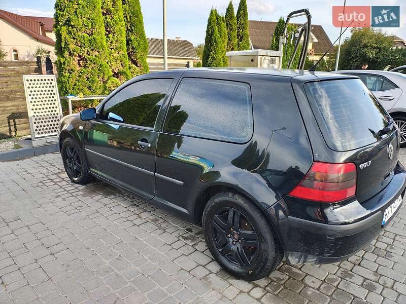 Хэтчбек Volkswagen Golf 2001 в Ивано-Франковске