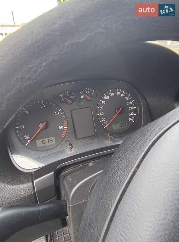 Хэтчбек Volkswagen Golf 2001 в Ивано-Франковске