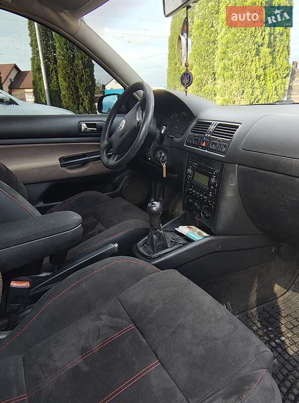 Хэтчбек Volkswagen Golf 2001 в Ивано-Франковске