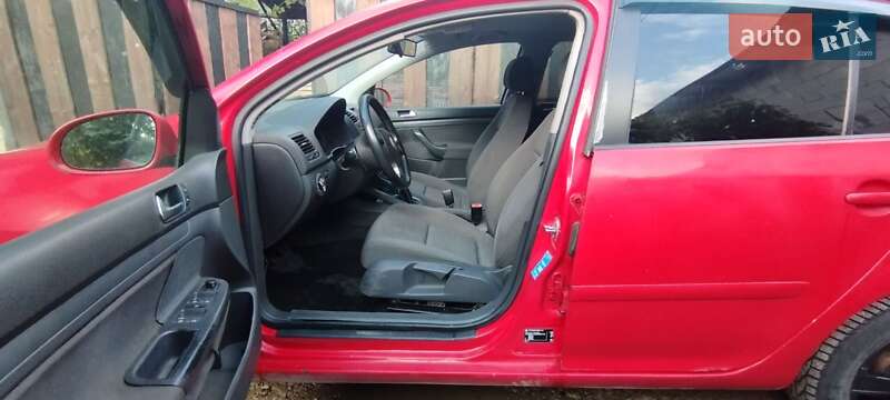 Хэтчбек Volkswagen Golf 2005 в Рахове