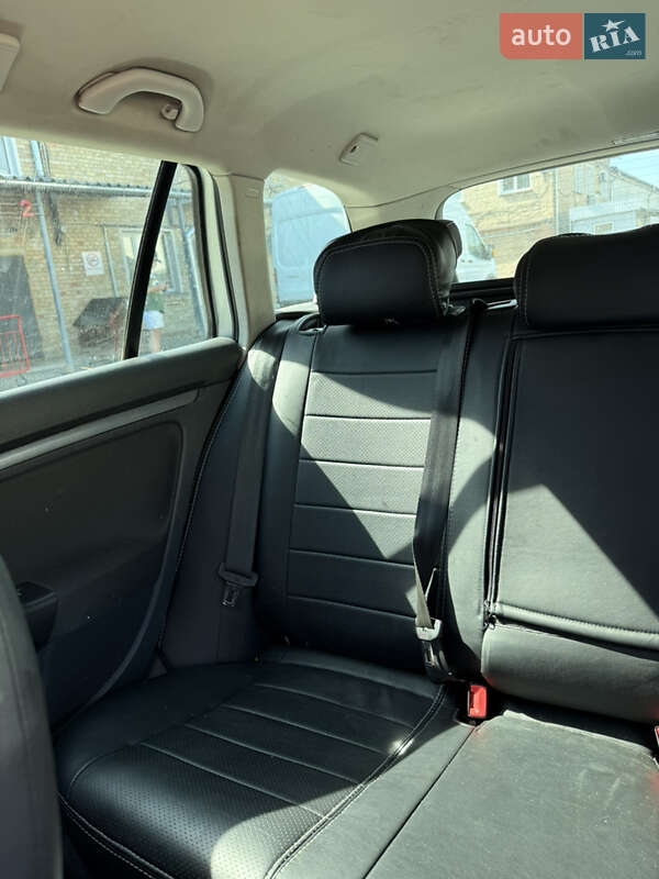 Универсал Volkswagen Golf 2011 в Киеве