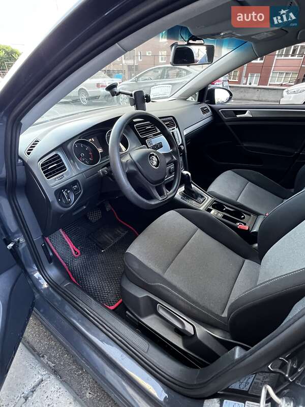 Универсал Volkswagen Golf 2015 в Вышгороде