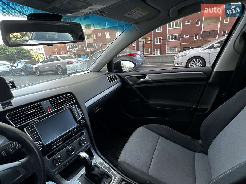 Универсал Volkswagen Golf 2015 в Вышгороде