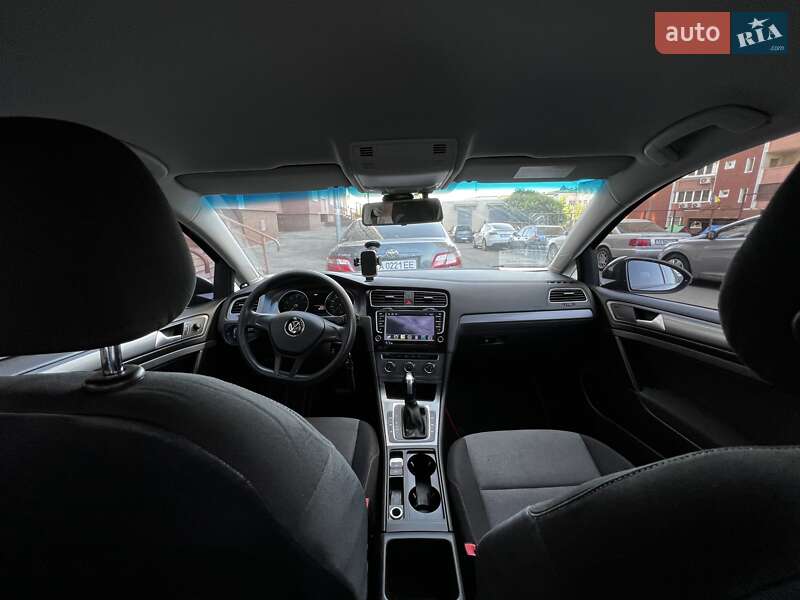 Универсал Volkswagen Golf 2015 в Вышгороде