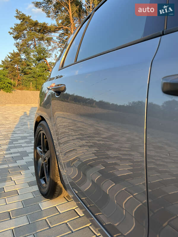 Хэтчбек Volkswagen Golf 2010 в Львове