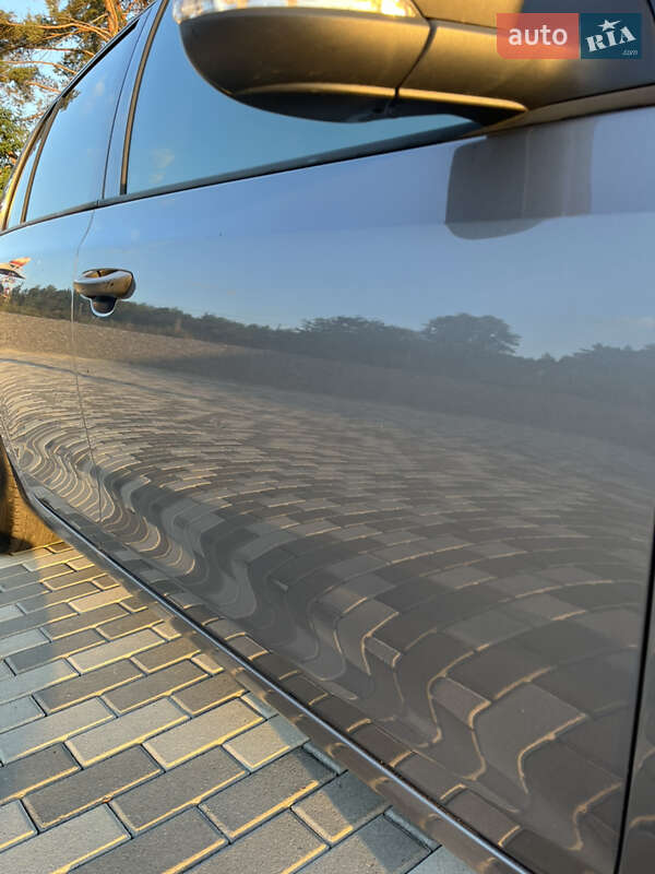 Хэтчбек Volkswagen Golf 2010 в Львове