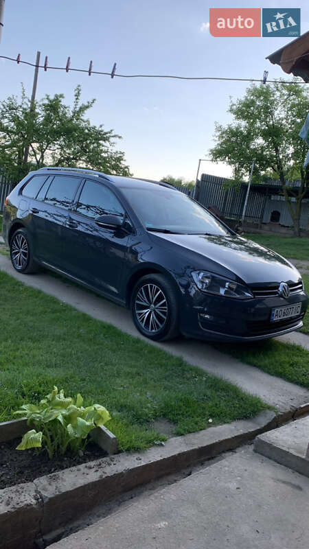 Универсал Volkswagen Golf 2016 в Ужгороде