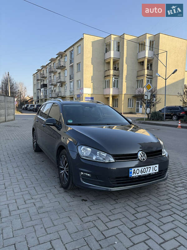 Универсал Volkswagen Golf 2016 в Ужгороде