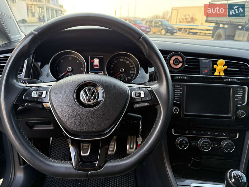 Универсал Volkswagen Golf 2016 в Ужгороде