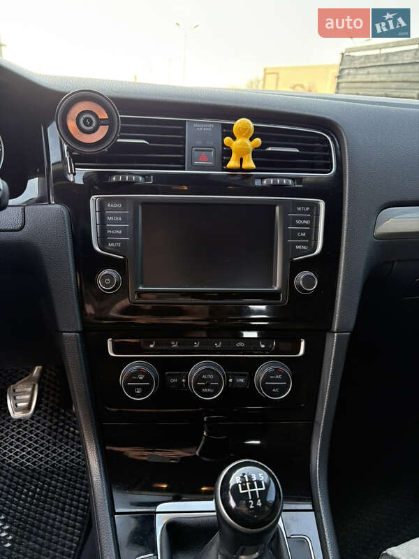 Универсал Volkswagen Golf 2016 в Ужгороде