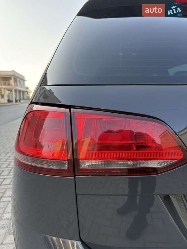 Универсал Volkswagen Golf 2016 в Ужгороде