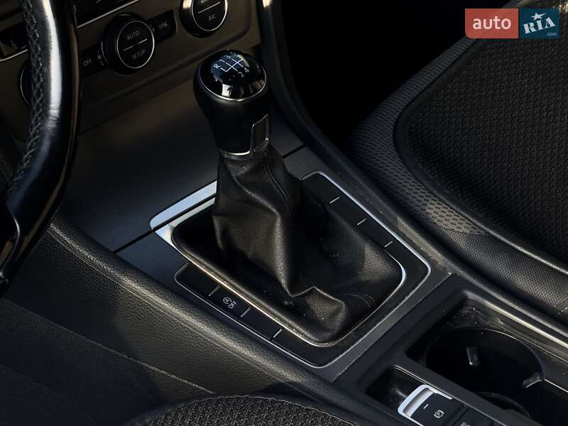 Хэтчбек Volkswagen Golf 2013 в Черновцах