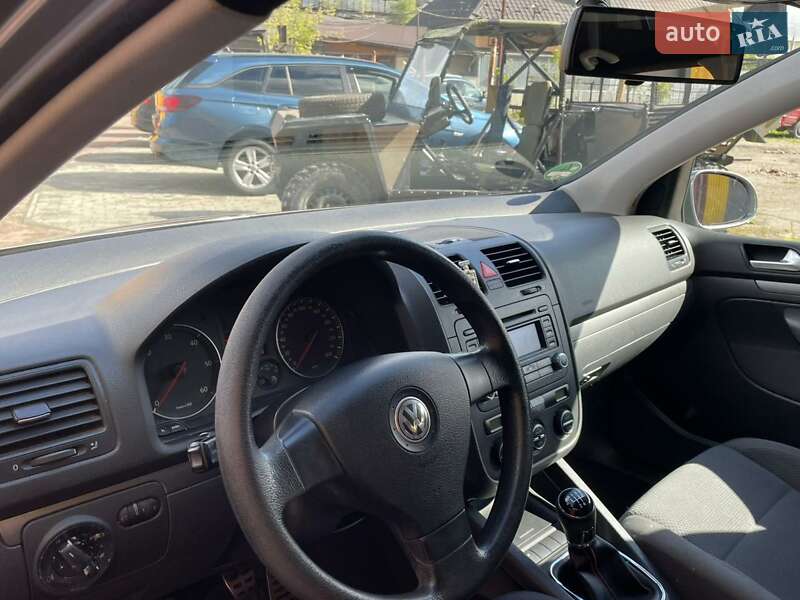 Хэтчбек Volkswagen Golf 2004 в Бориславе