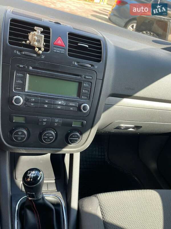 Хэтчбек Volkswagen Golf 2004 в Бориславе