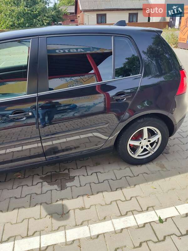Хэтчбек Volkswagen Golf 2007 в Черновцах
