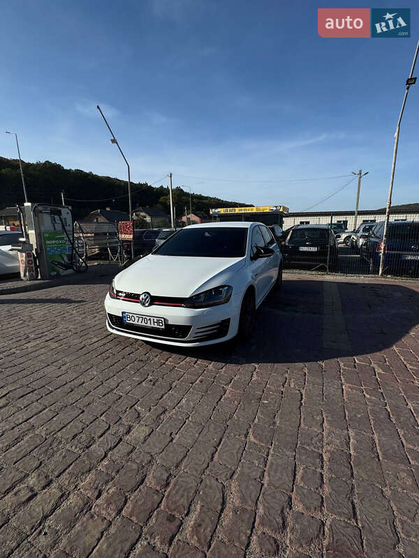 Хэтчбек Volkswagen Golf 2015 в Тернополе