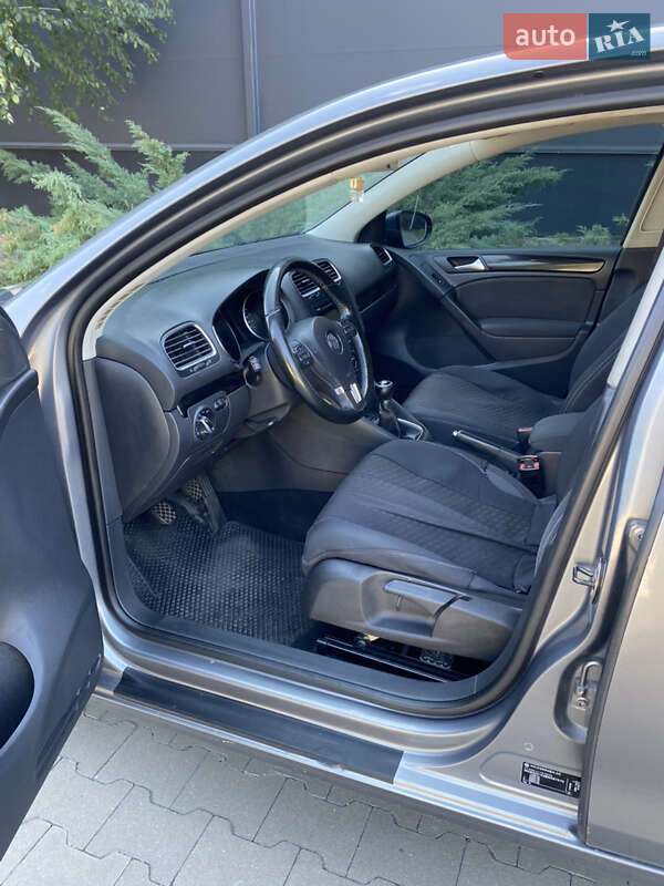 Хэтчбек Volkswagen Golf 2010 в Белой Церкви