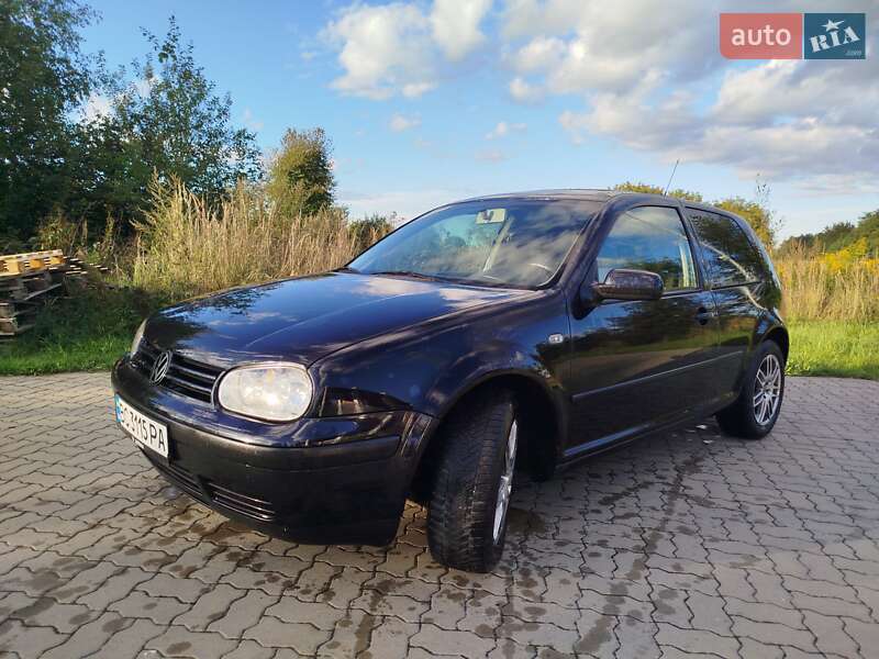 Хэтчбек Volkswagen Golf 2001 в Стрые