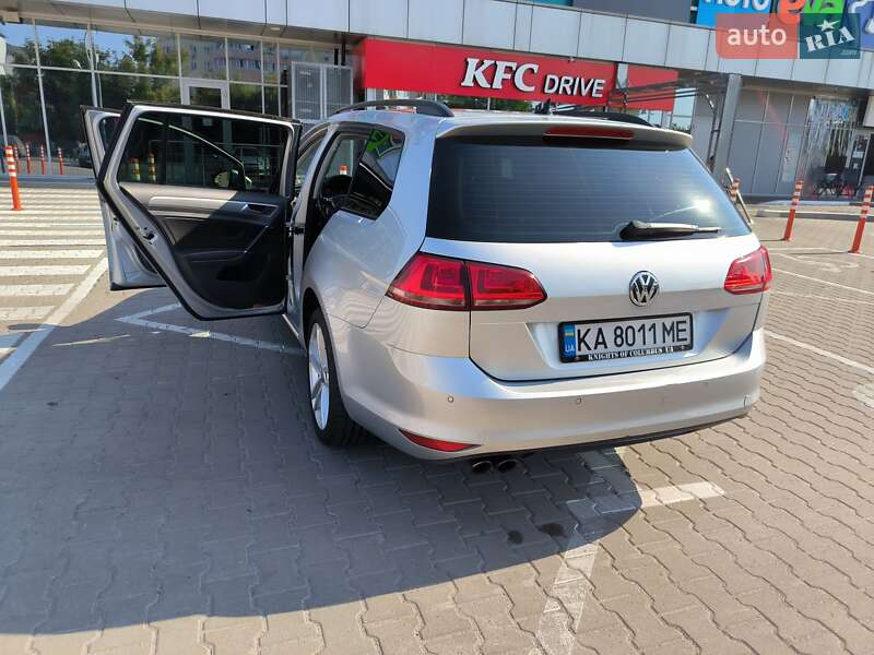 Универсал Volkswagen Golf 2015 в Киеве