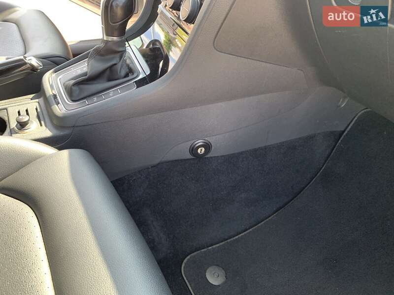 Універсал Volkswagen Golf 2015 в Житомирі