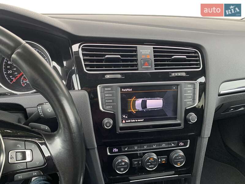 Універсал Volkswagen Golf 2015 в Житомирі