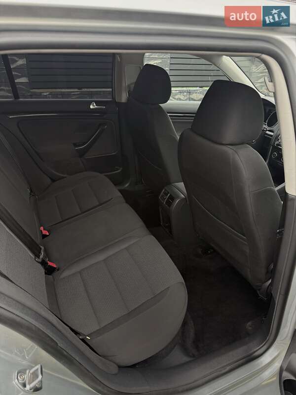 Універсал Volkswagen Golf 2012 в Зарічному