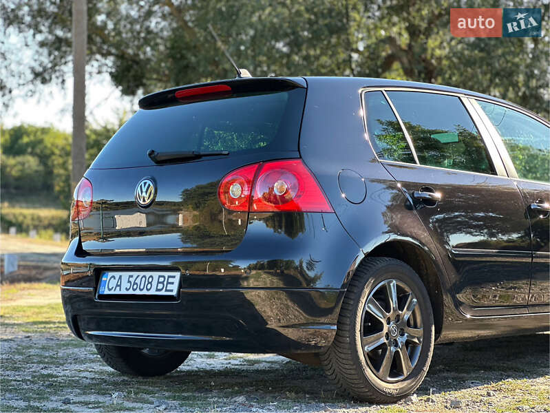 Хетчбек Volkswagen Golf 2008 в Звенигородці